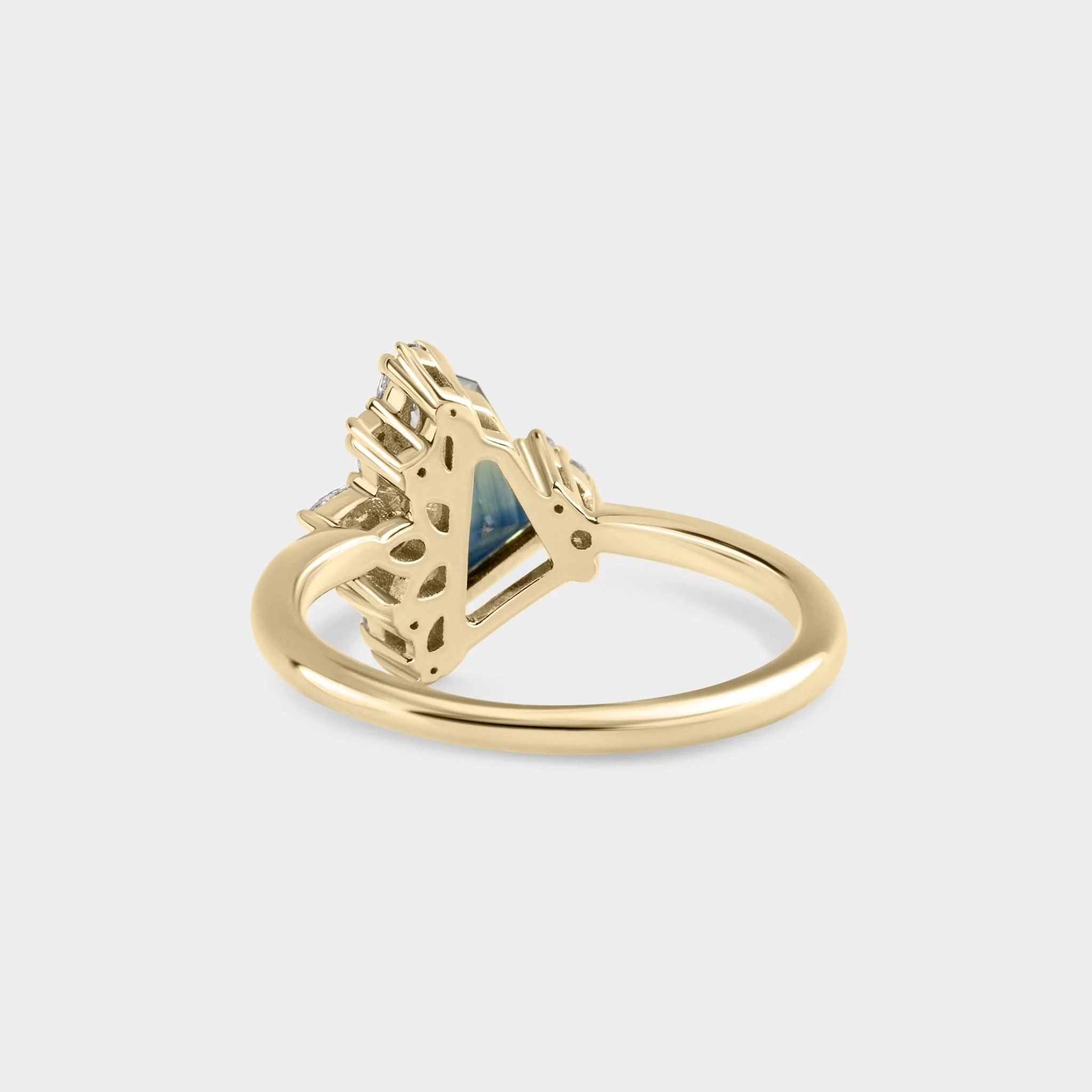 0.98ct Irregular Cluster of Sapphire & Diamond - Image 4