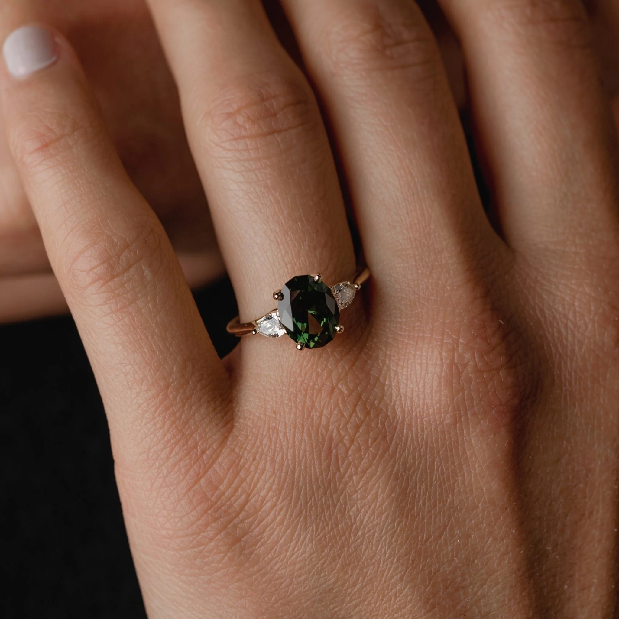 2.50ct Trio of Green Sapphire & Pear Diamond - Image 4