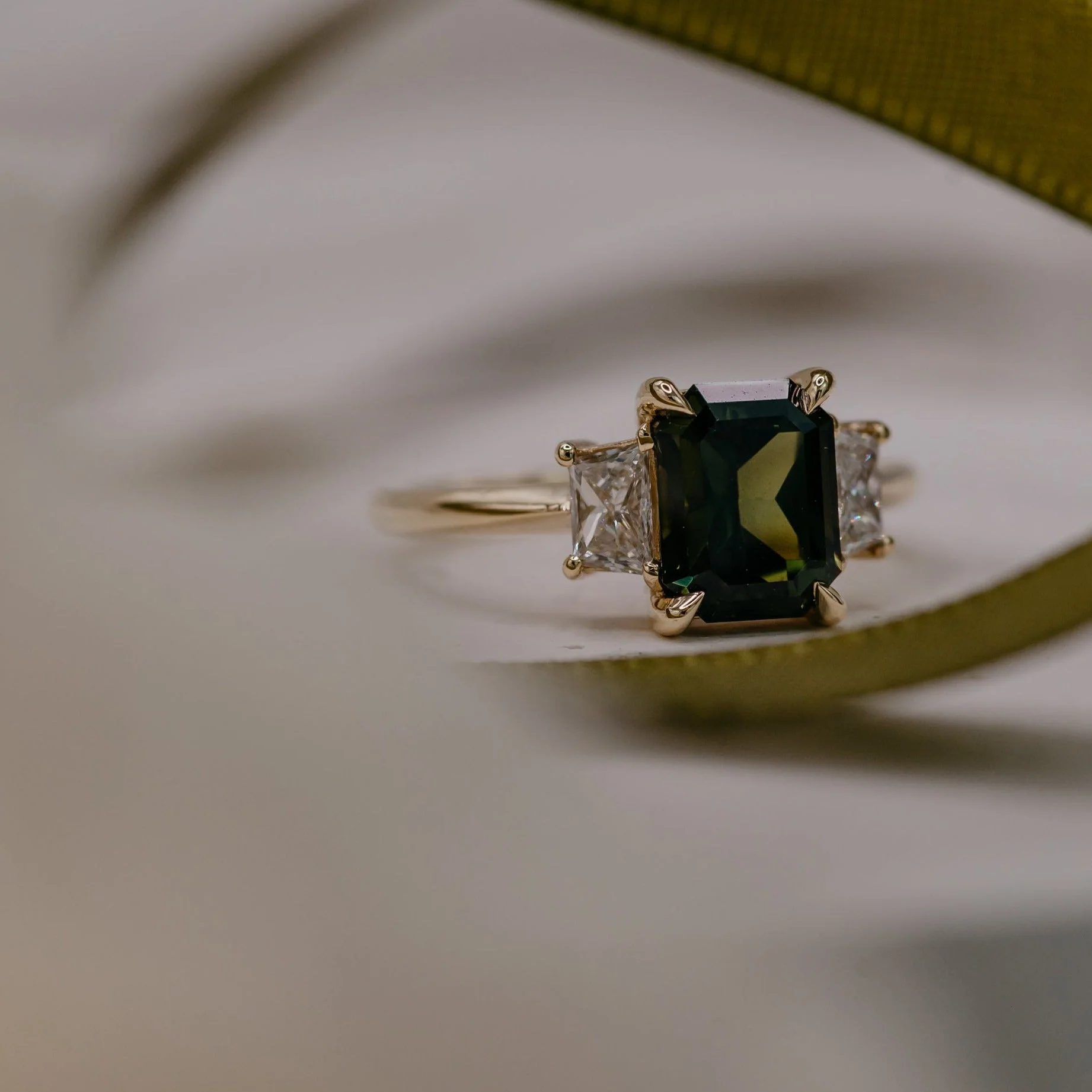 2.35ct Three Stone of Sapphire & Diamond - Image 5