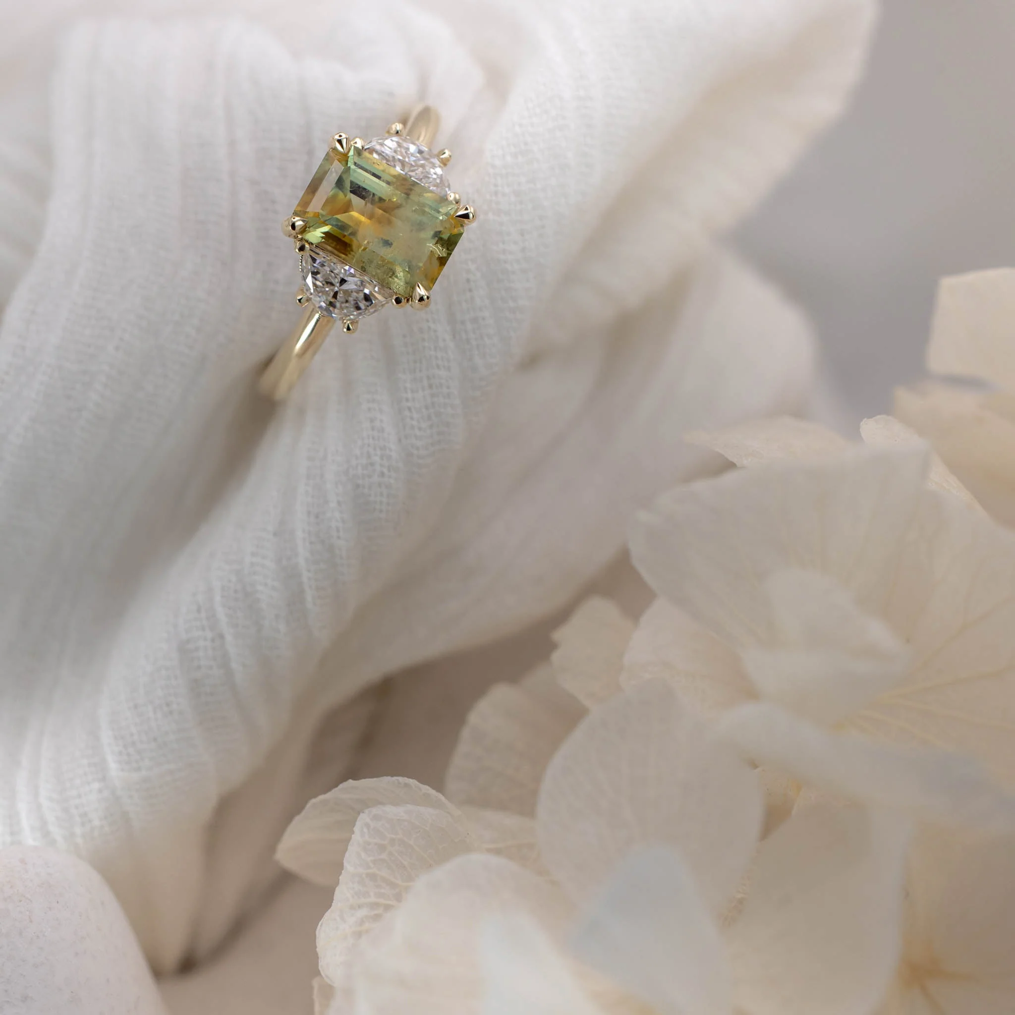 1.96ct Three Stone of Sapphire & Diamond - Image 4