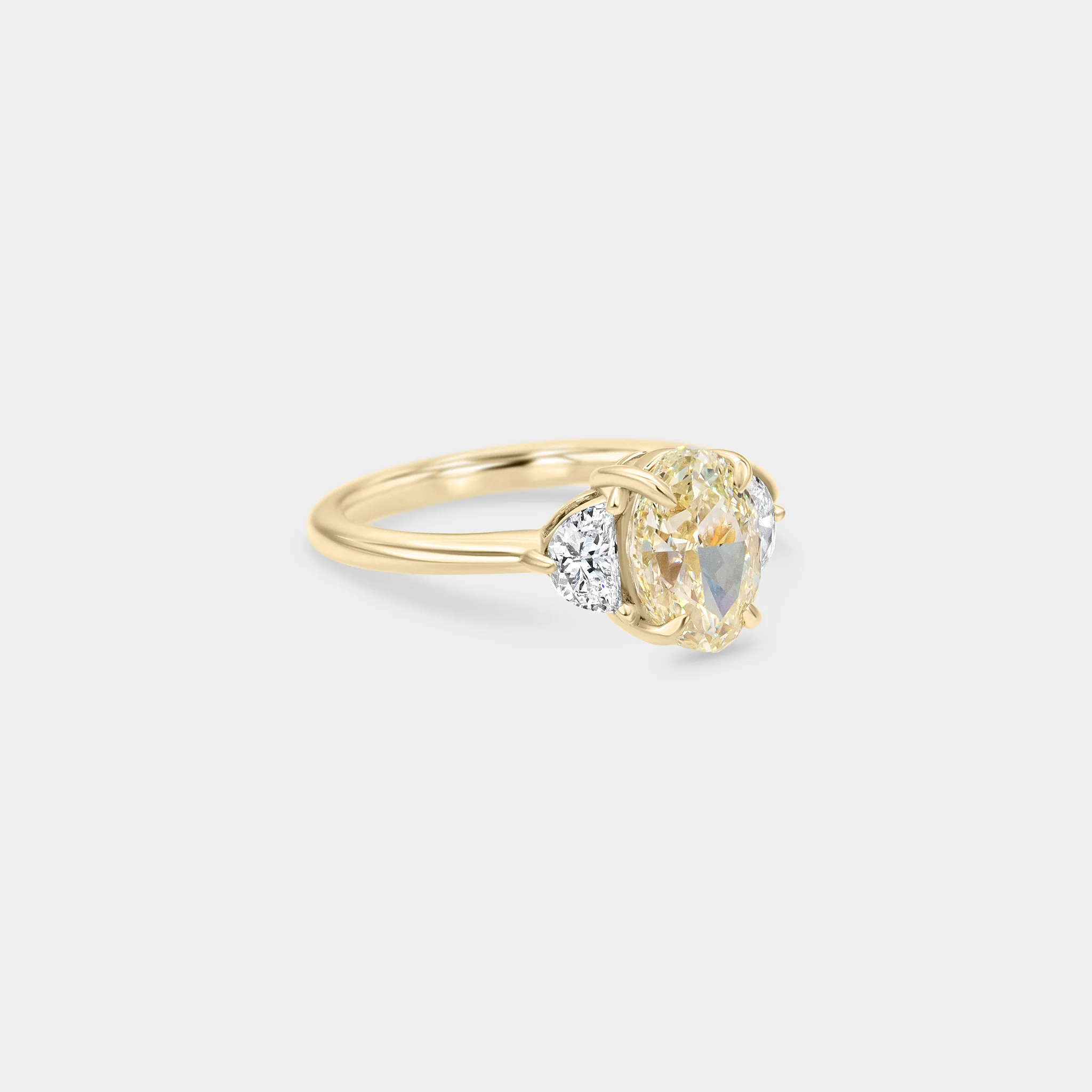 2.01ct Three Stone of Warm White Oval & Diamond - Image 2