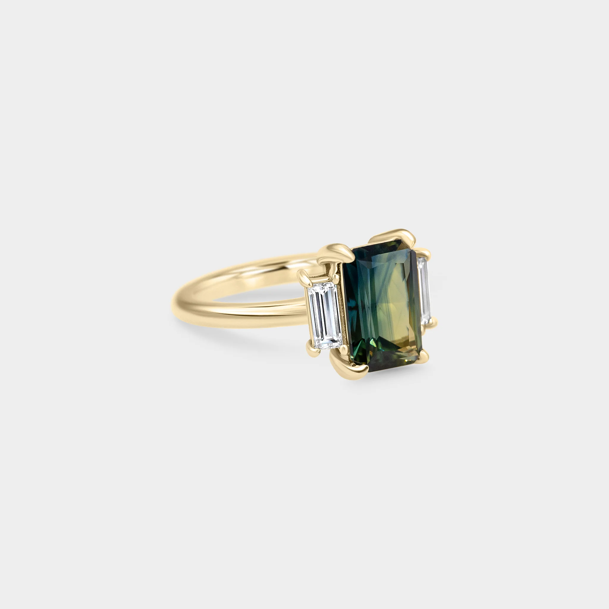 2.69ct Three Stone of Sapphire & Diamond - Image 4