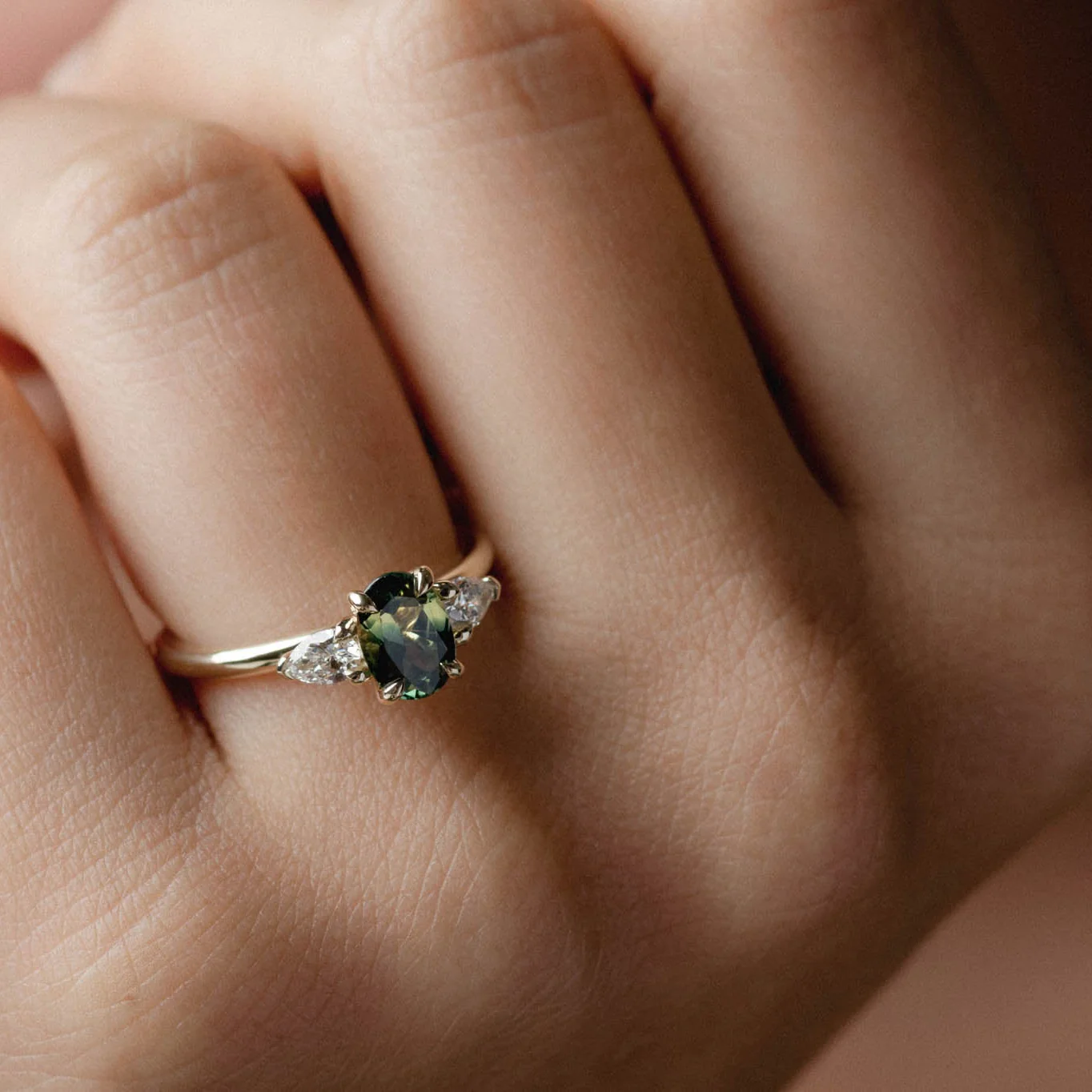 1.06ct Three Stone of Oval Sapphire & Pear Diamond - Image 3