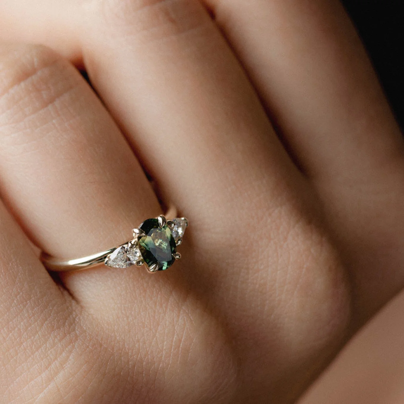 1.06ct Three Stone of Oval Sapphire & Pear Diamond - Image 4