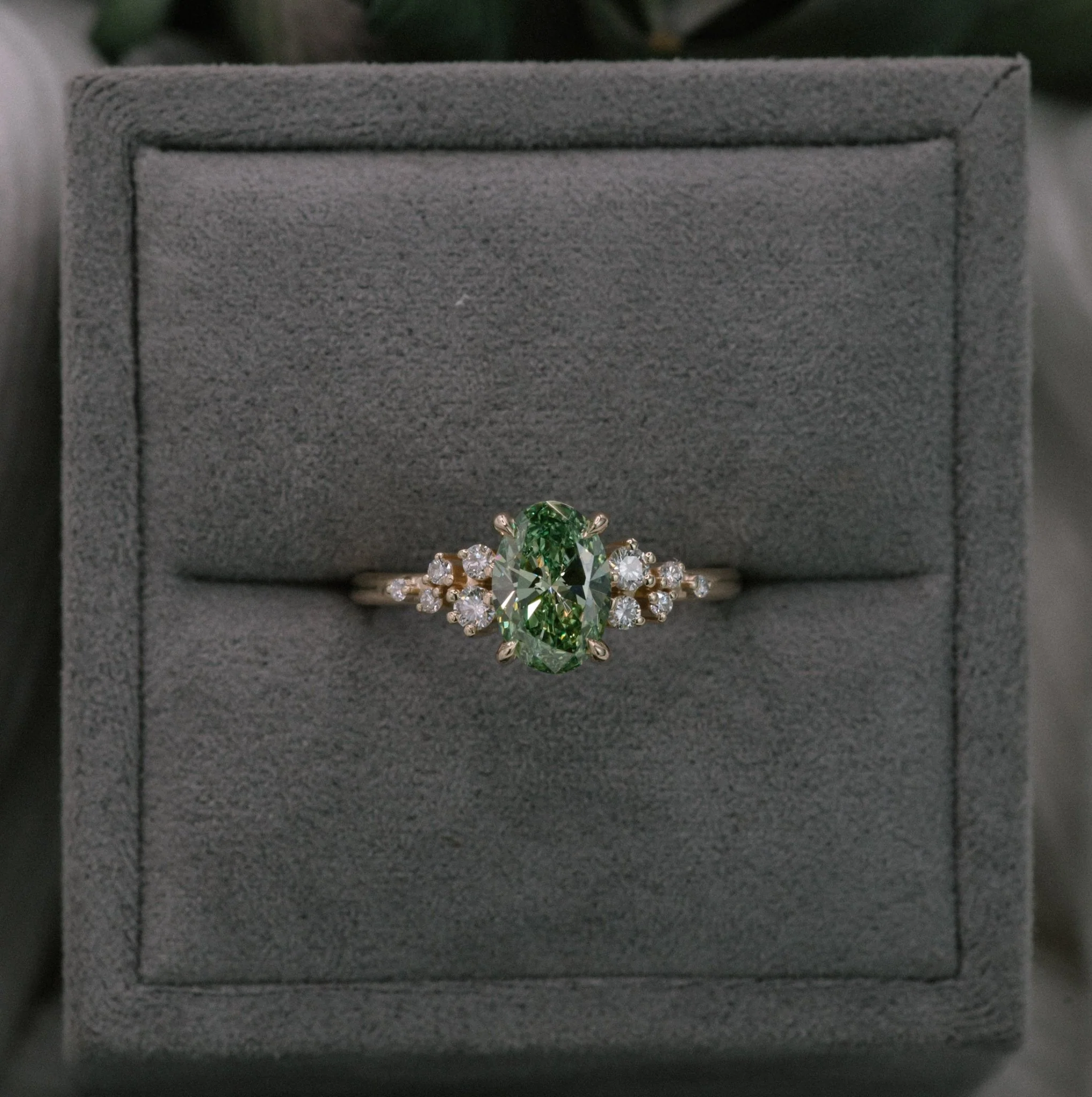 1.12ct Green Lab Oval & Spray Cluster - Image 5
