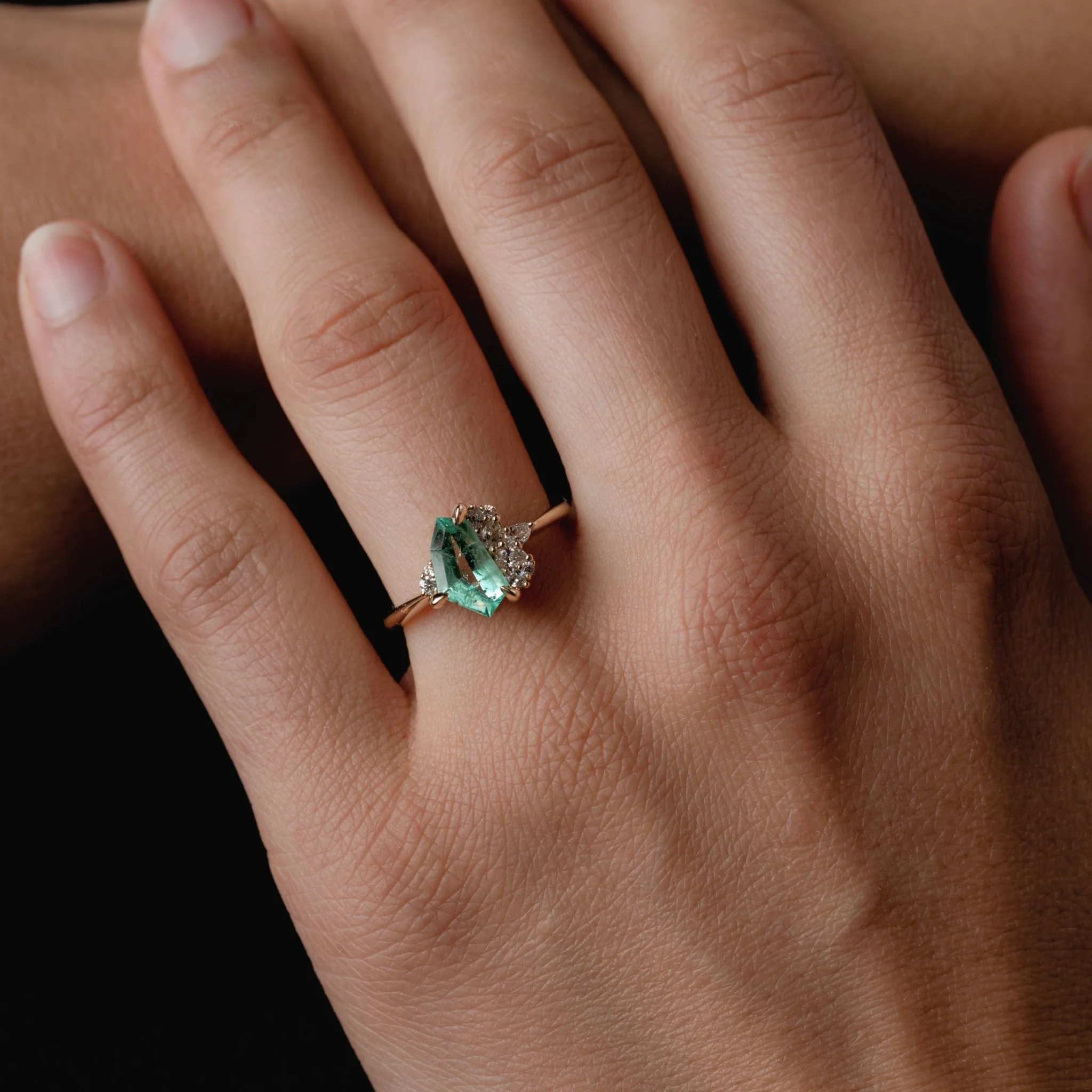 1.14ct Irregular Cluster of Menzies Emerald - Image 5