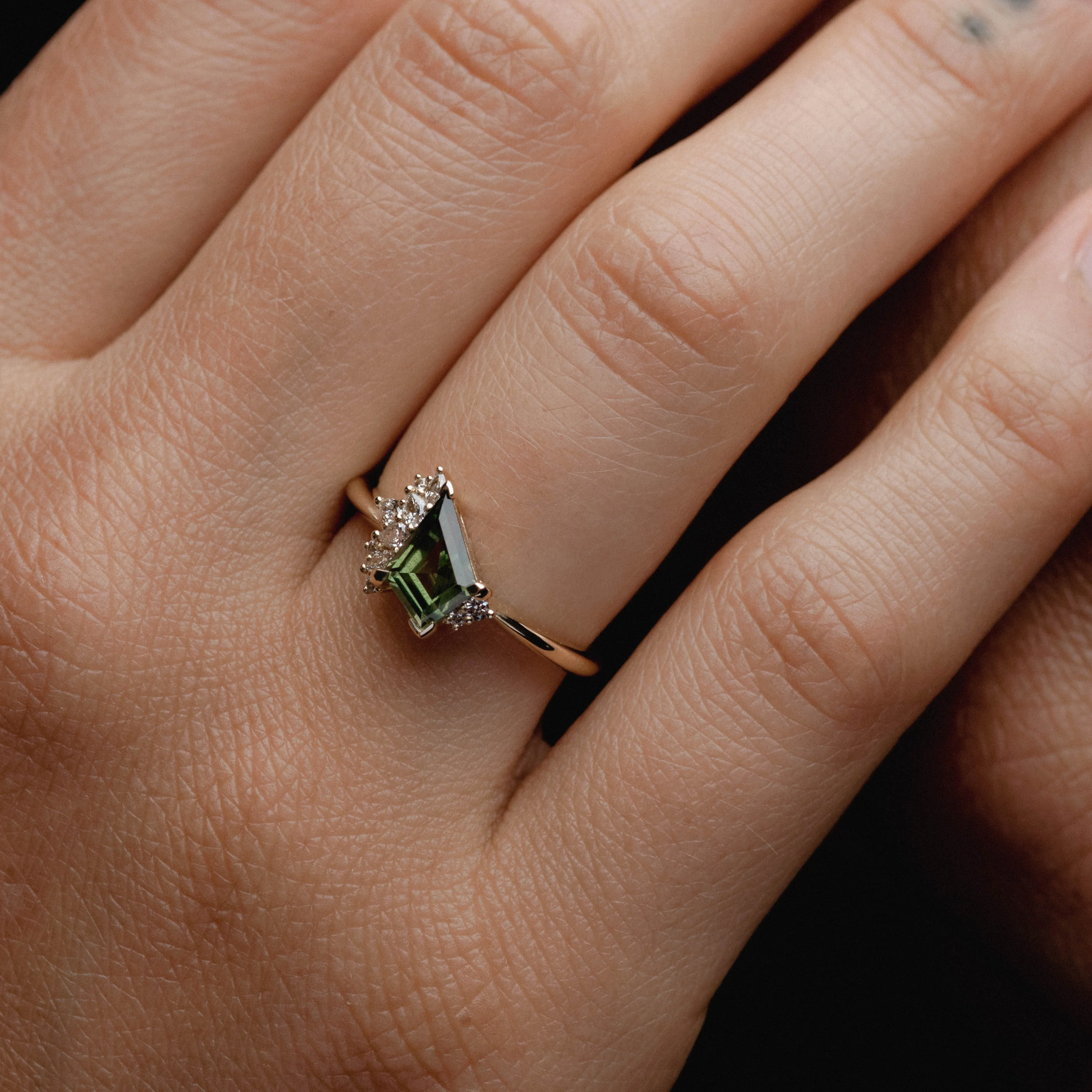 1.23ct Irregular Cluster of Kite Sapphire & Diamond - Image 4