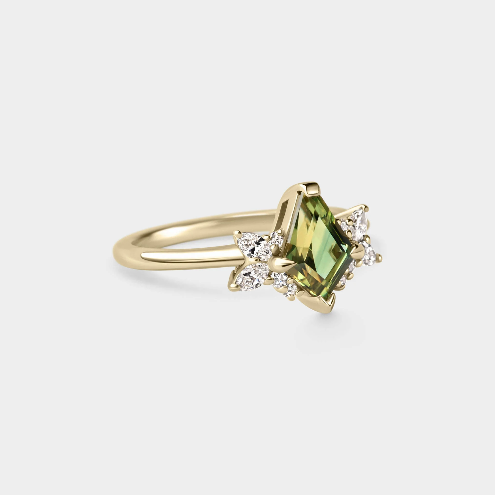 1.28ct Symmetrical Cluster of Kite Green Sapphire & Diamond - Image 3