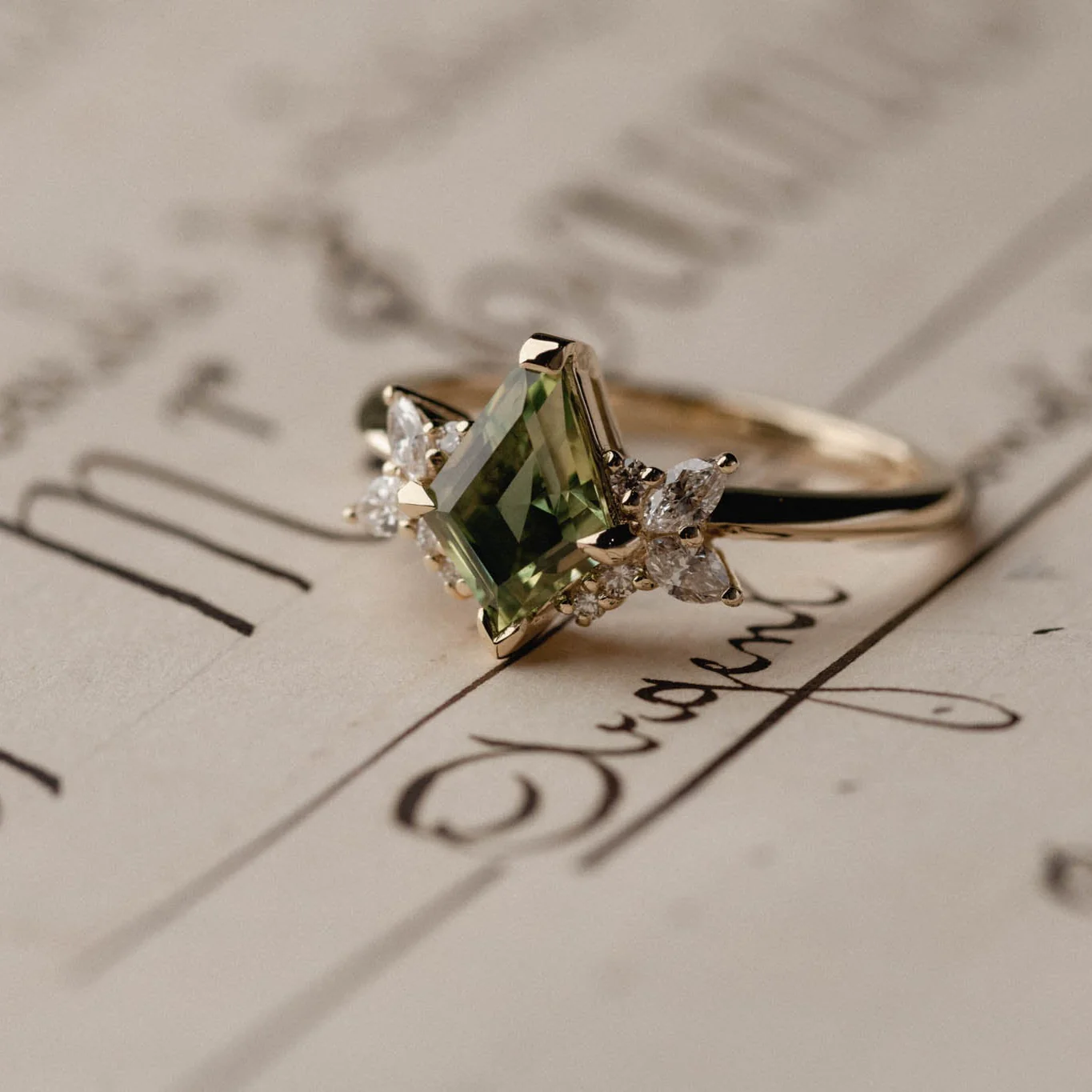 1.28ct Symmetrical Cluster of Kite Green Sapphire & Diamond - Image 4