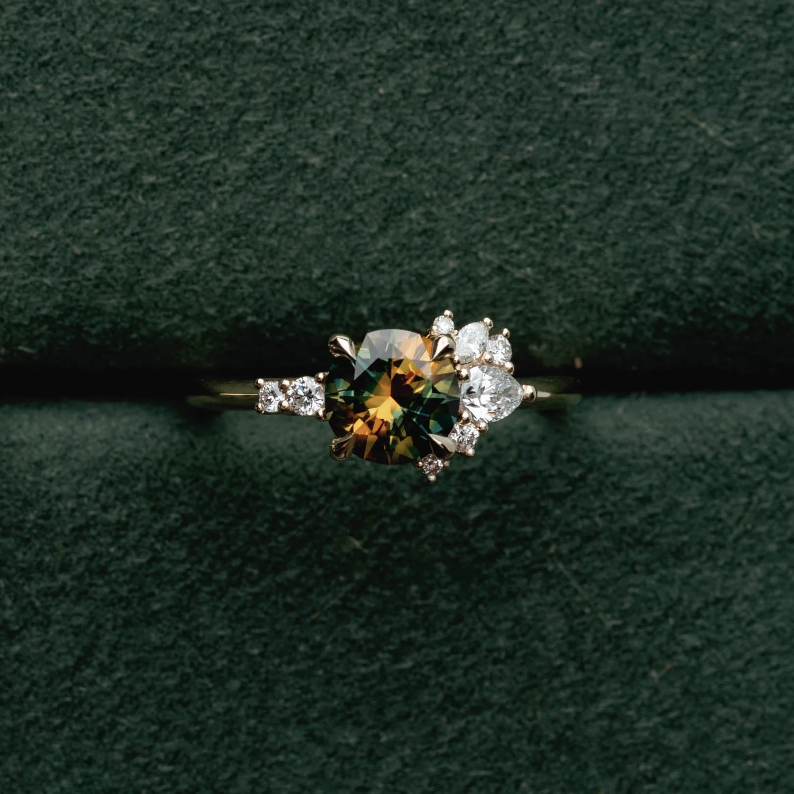 1.33ct Asymmetrical Cluster of Round Parti Sapphire & Diamond - Image 5