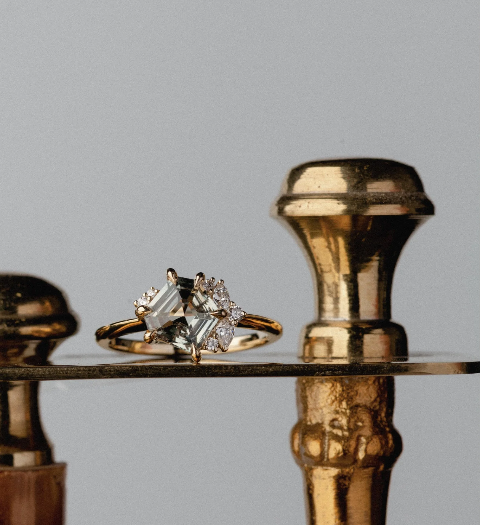 1.70ct Irregular Cluster of Sapphire & Diamond - Image 4