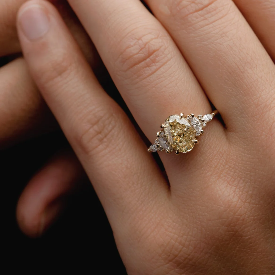 2.01ct Symmetrical Cluster of Oval Yellow Lab Grown Diamond - Image 4