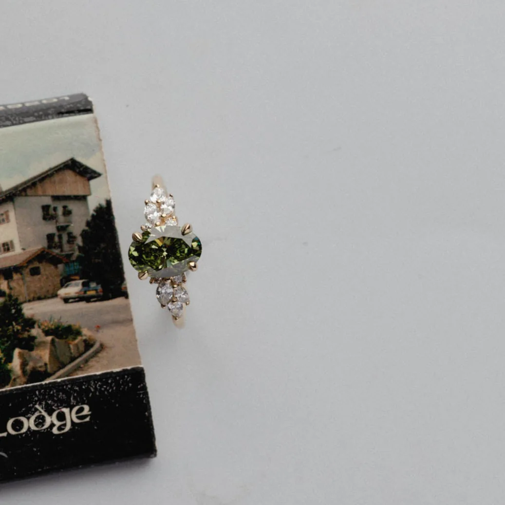 2.16ct Symmetrical Cluster of Oval Green Lab Grown Diamond - Image 6