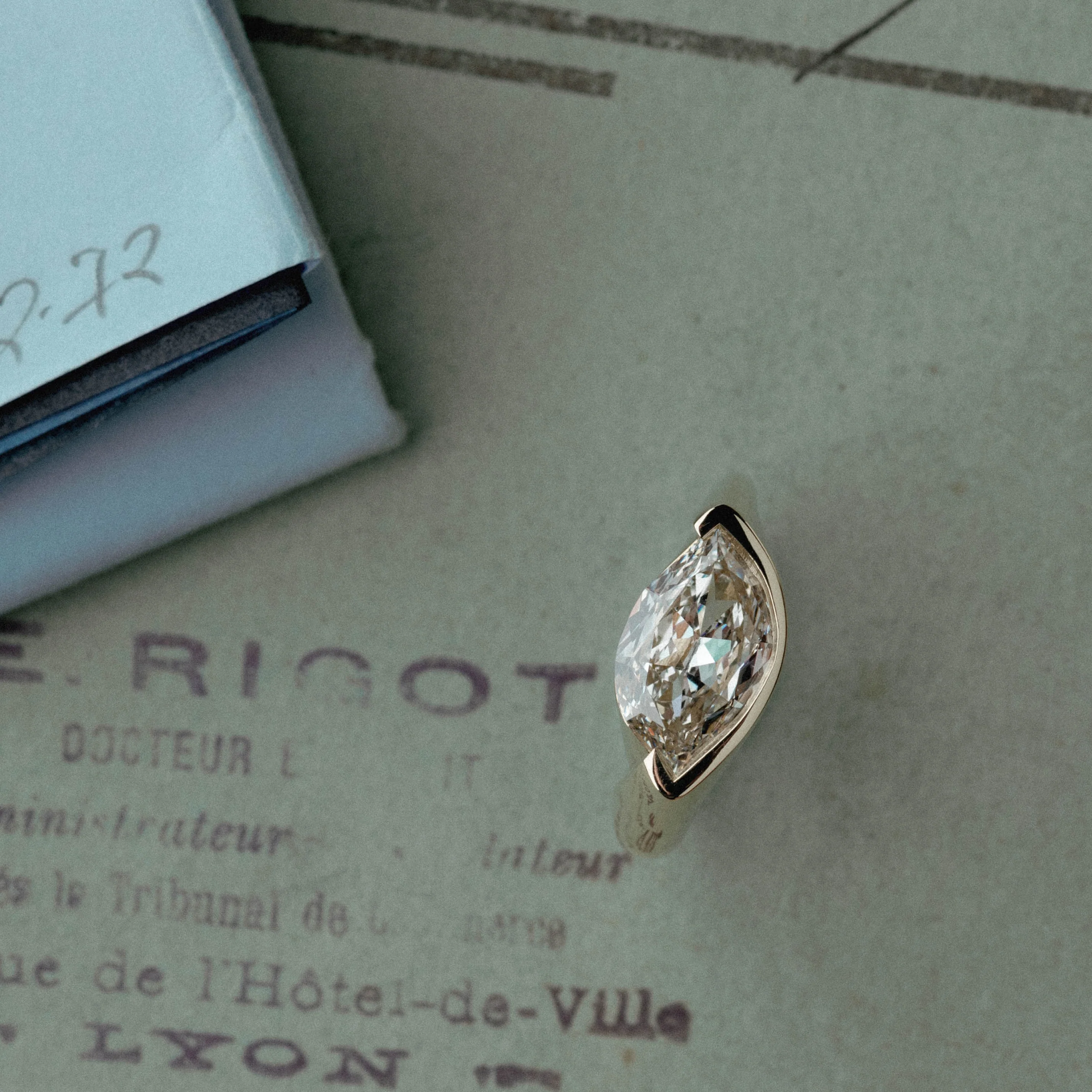 2.52ct Unique Flame Cut, Three-Quarter Bezel - Image 3