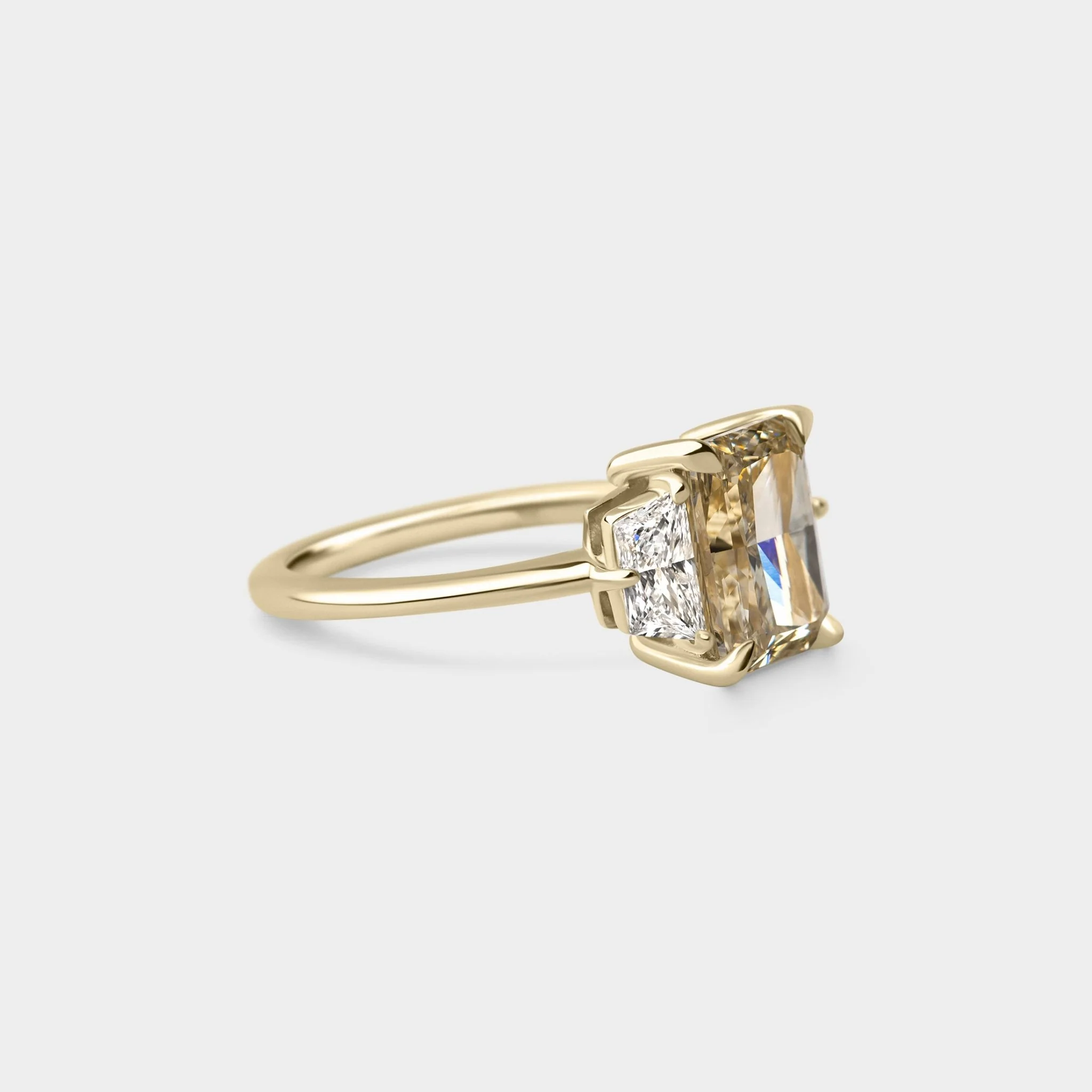 2.60ct Lab Grown Radiant & Trapezoid - Image 3