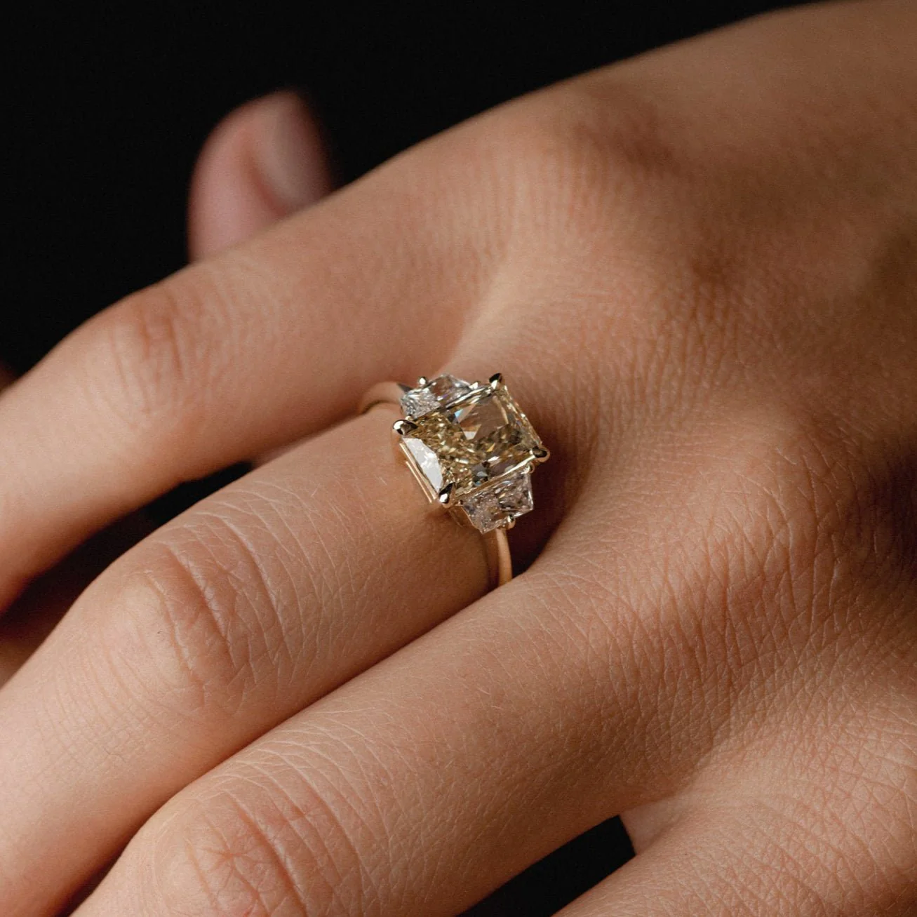 2.60ct Lab Grown Radiant & Trapezoid - Image 4