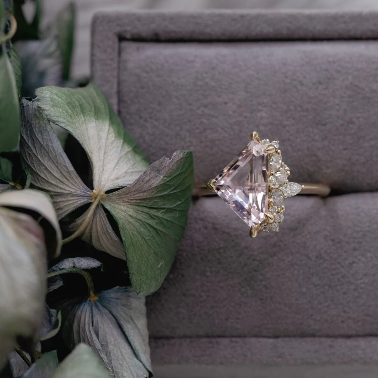 2.65ct Irregular Cluster of Morganite & Diamond - Image 4
