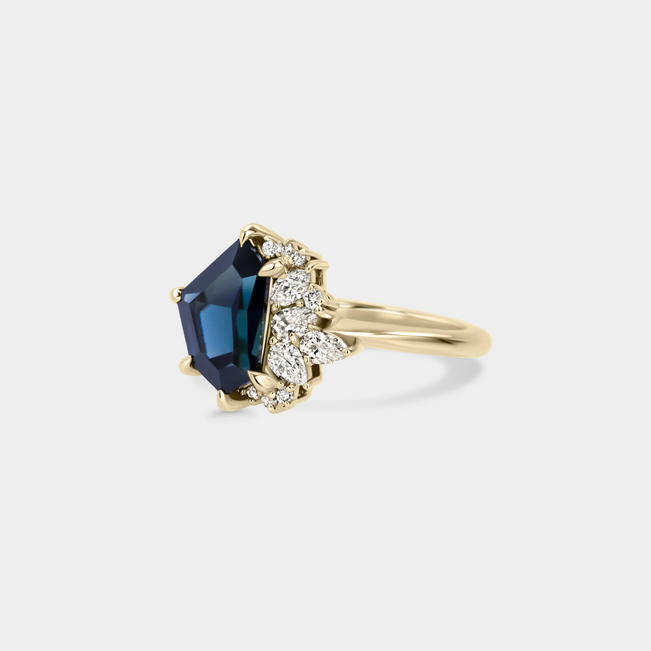 1.61ct Irregular Cluster of Sapphire - Image 2
