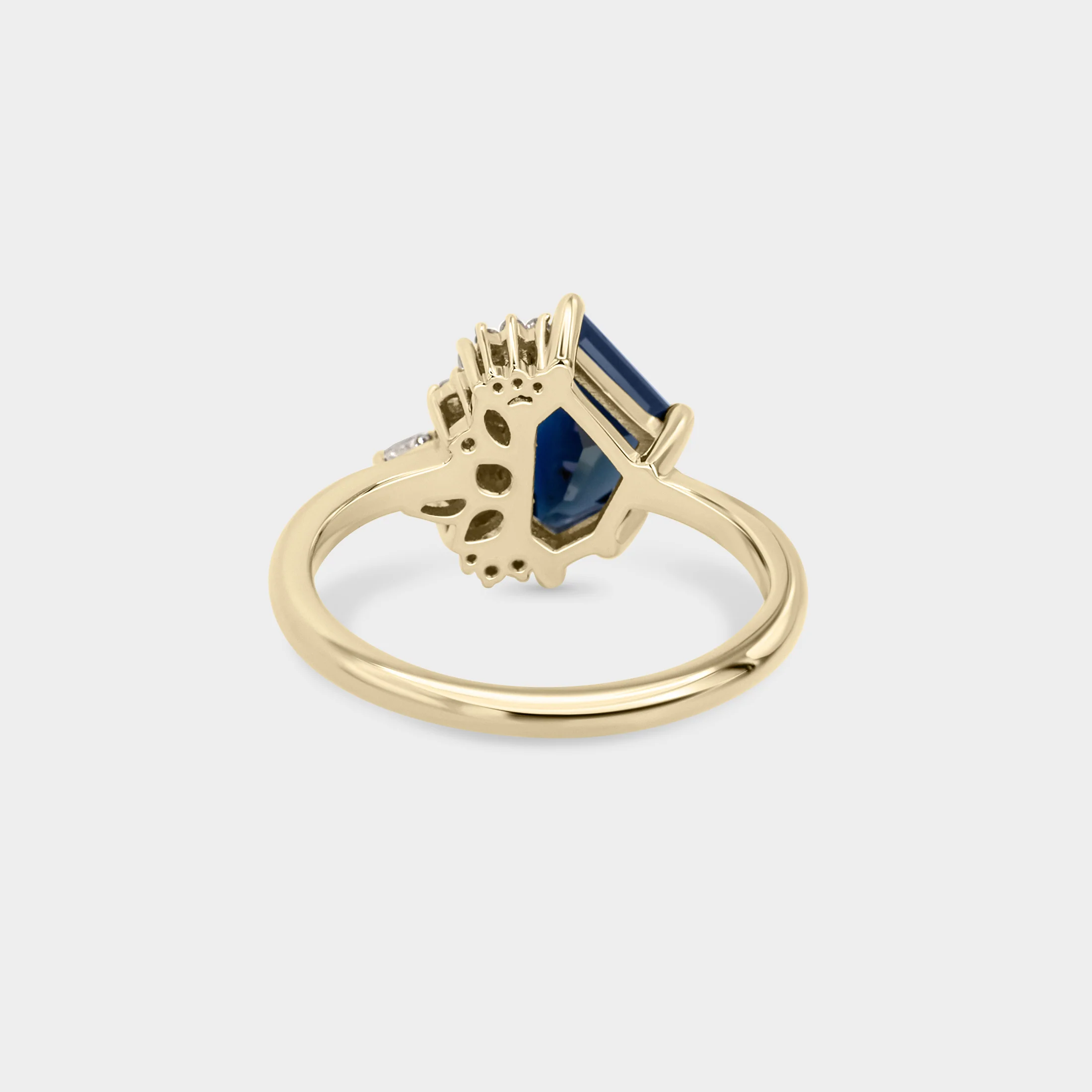 1.61ct Irregular Cluster of Sapphire - Image 3