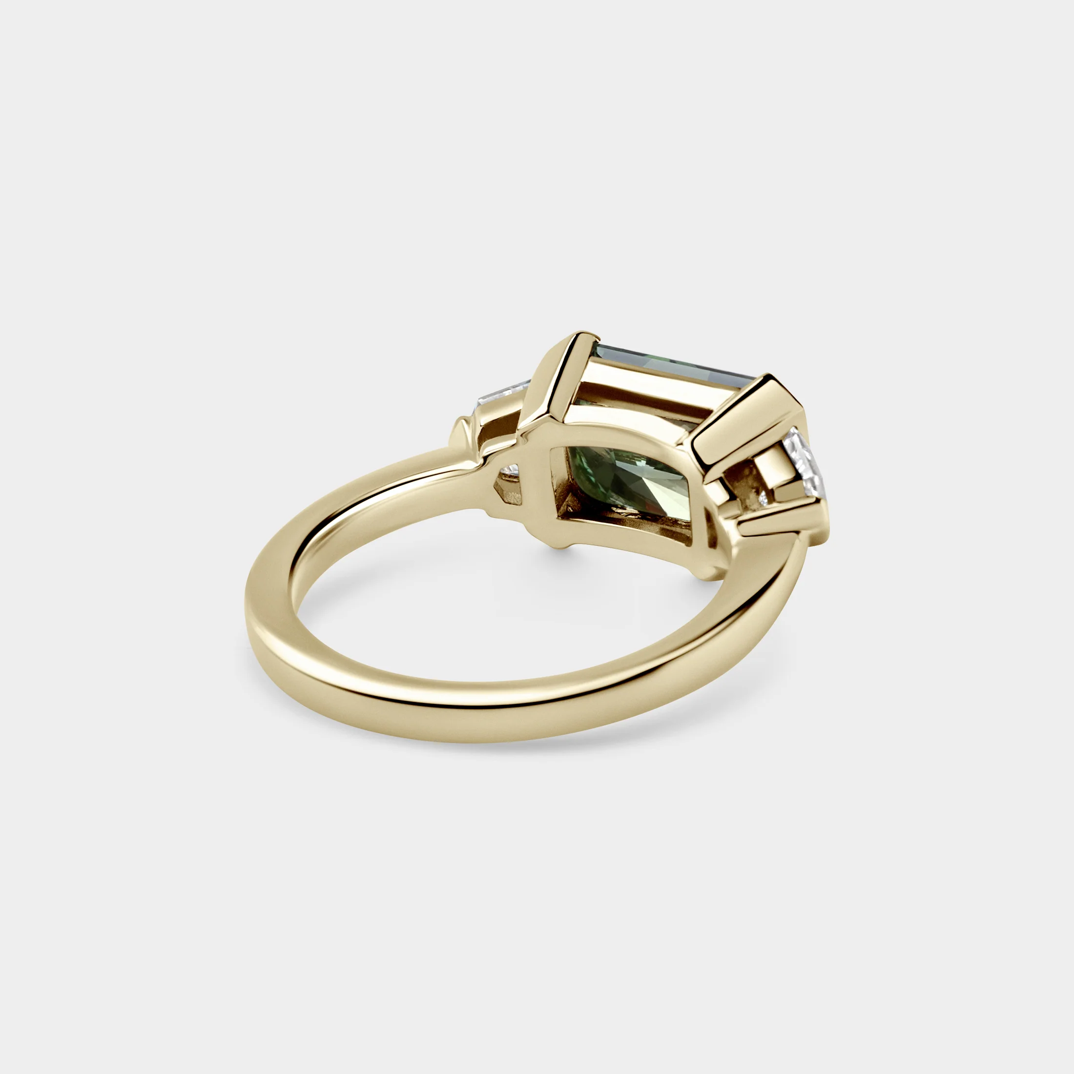 2.92ct Three Stone of Radiant & Cadillac Cut - Image 6