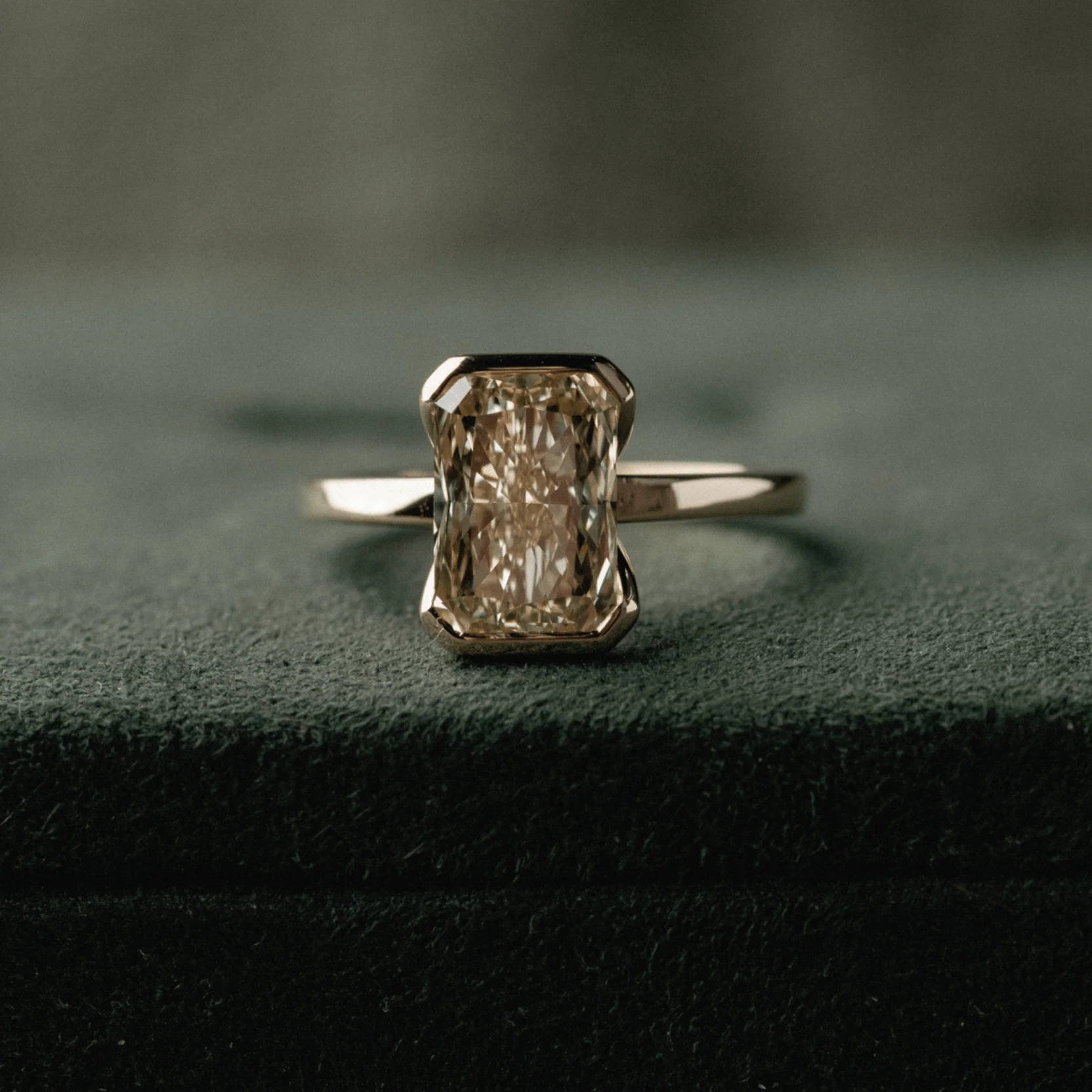 3.05ct Half Bezel of Light Fancy Yellow (LG) - Image 6