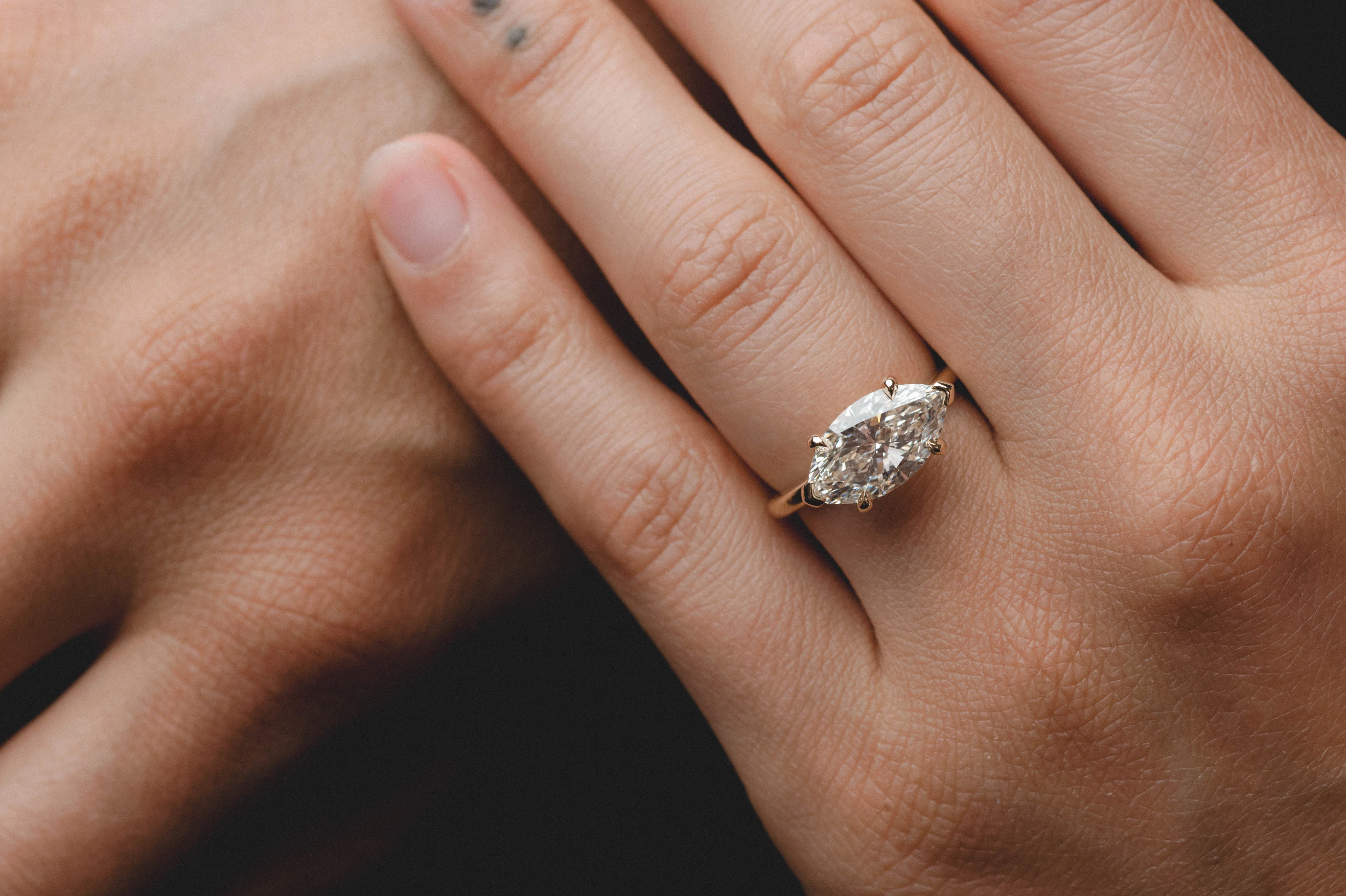 3.06ct East-West Solitaire of Marquise Lab Diamond - Image 5