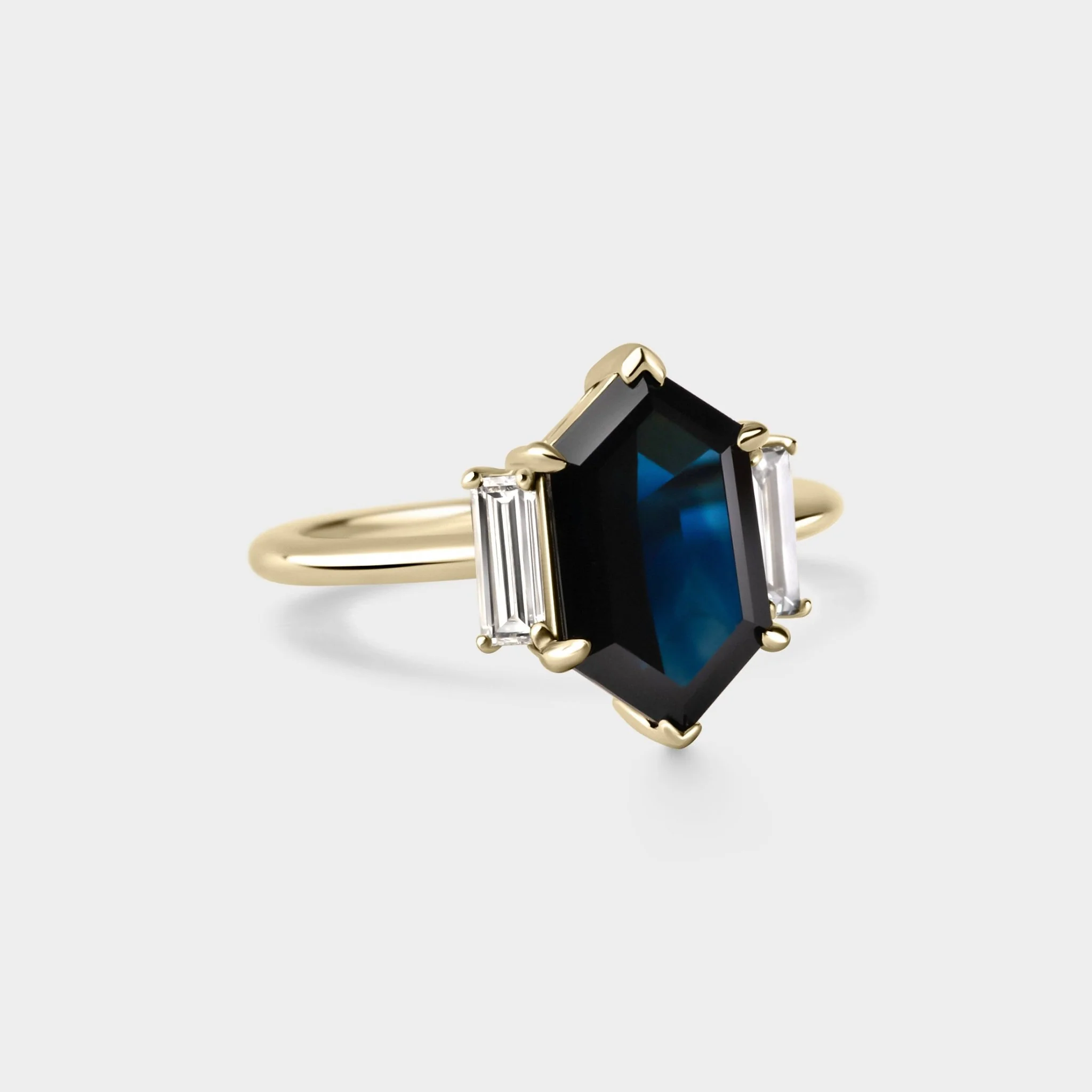 3.85ct Three Stone of Dark Blue Hex Cut Sapphire & Diamond - Image 2