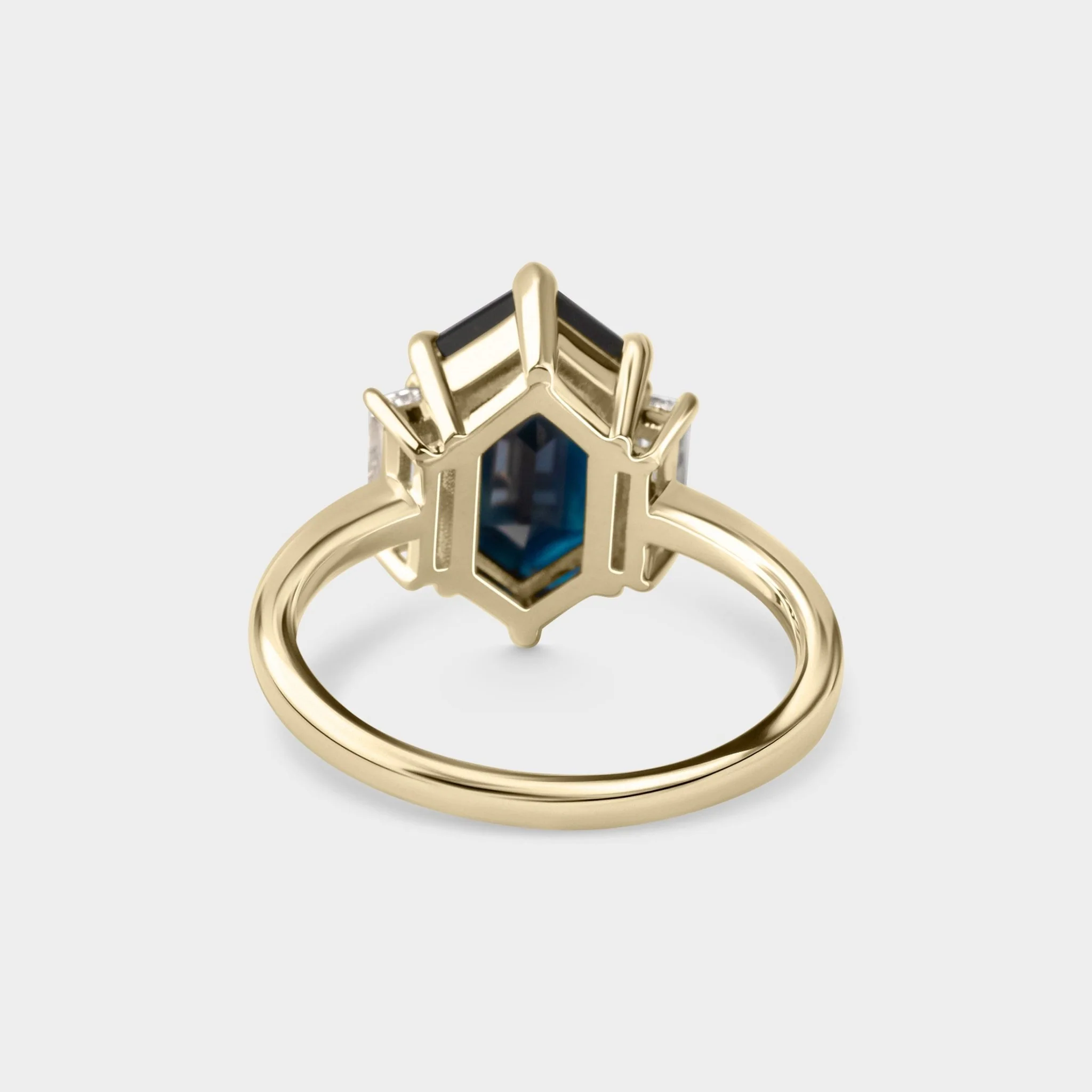 3.85ct Three Stone of Dark Blue Hex Cut Sapphire & Diamond - Image 4