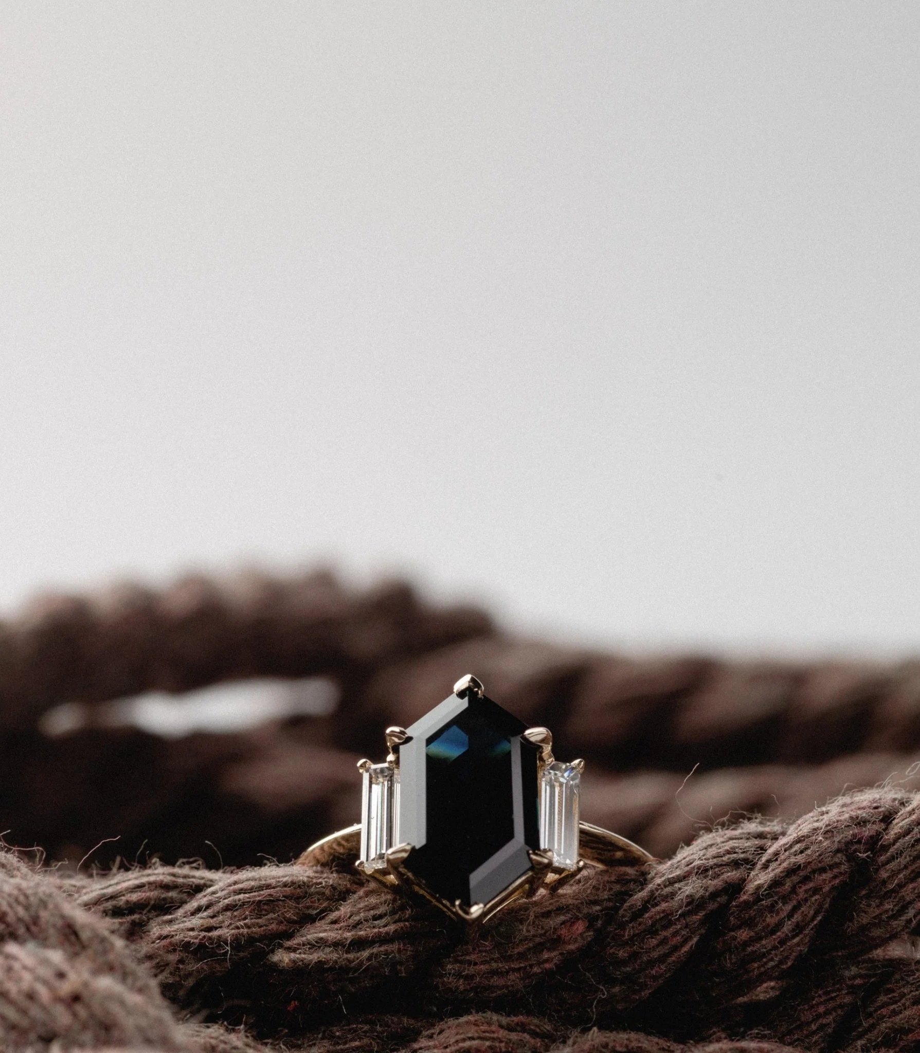 3.85ct Three Stone of Dark Blue Hex Cut Sapphire & Diamond - Image 5