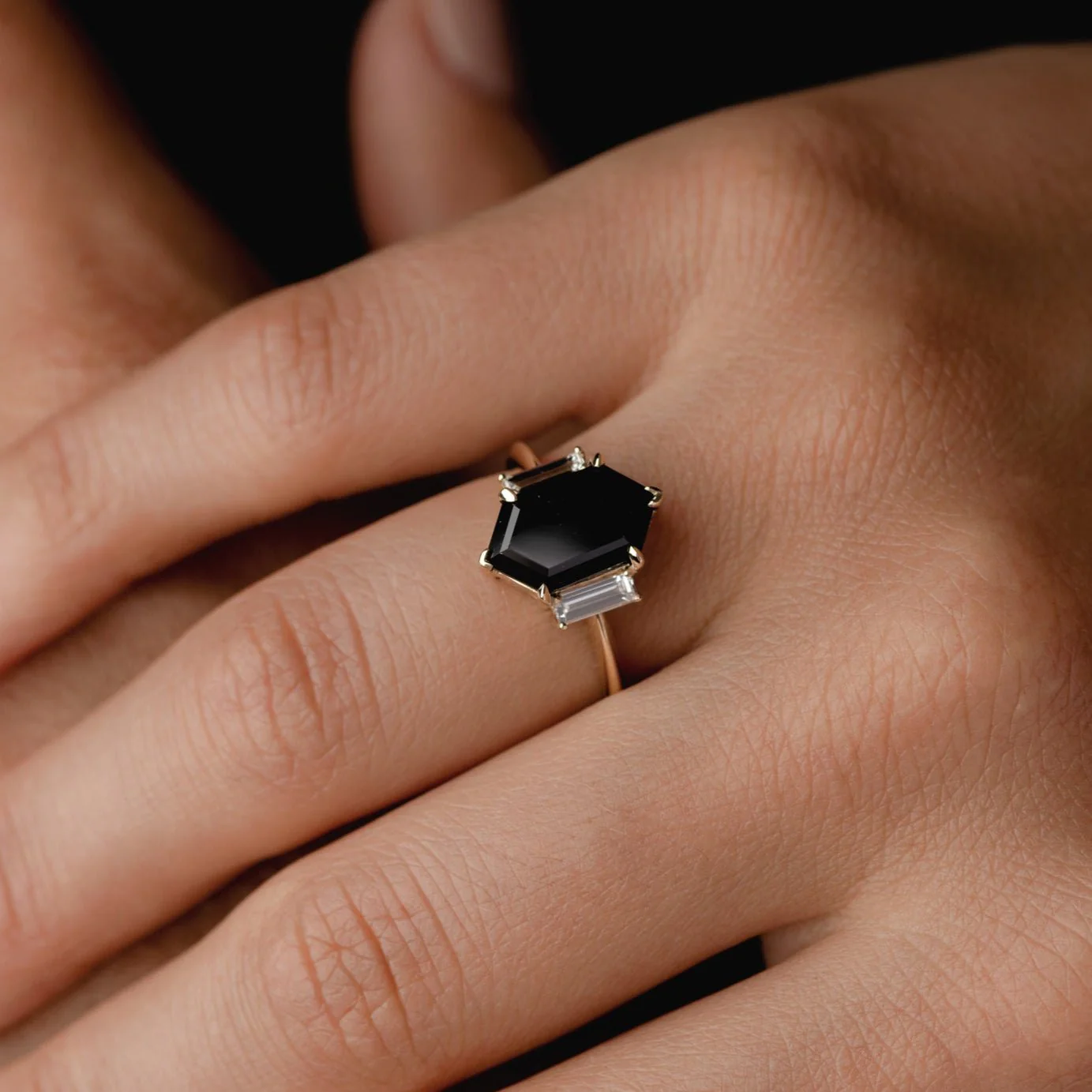 3.85ct Three Stone of Dark Blue Hex Cut Sapphire & Diamond - Image 6