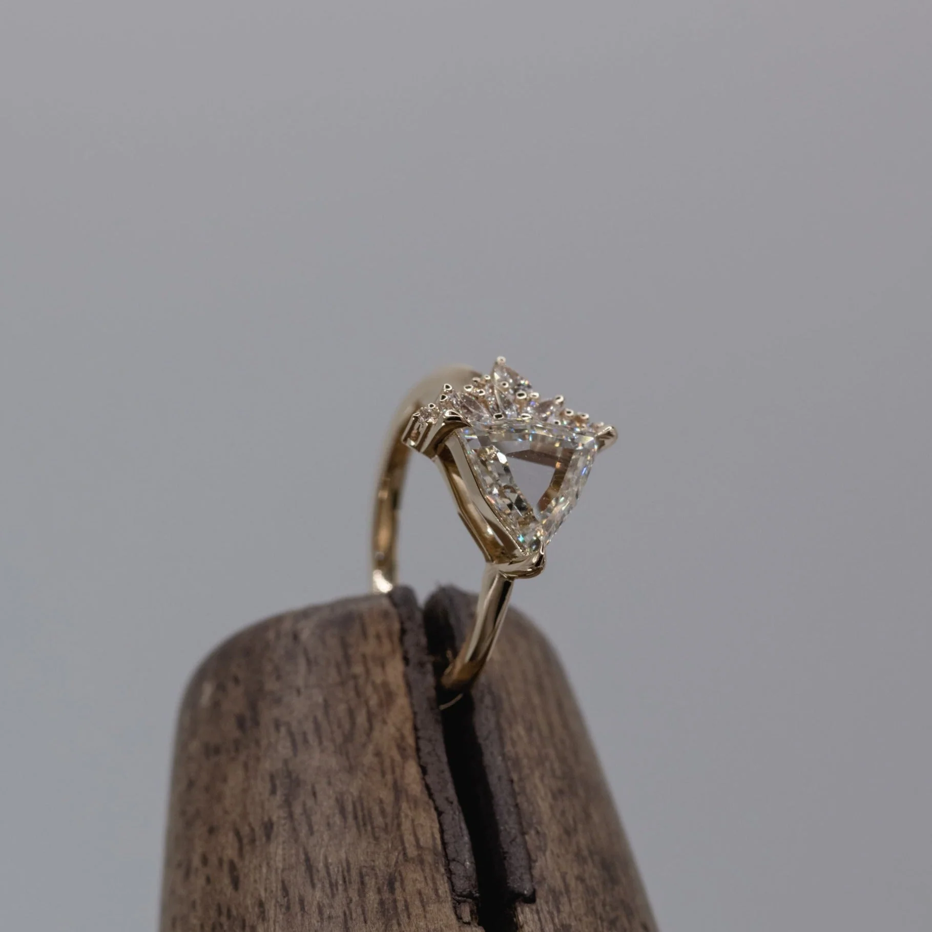 1.34ct Irregular Cluster of Warm White Diamond - Image 6