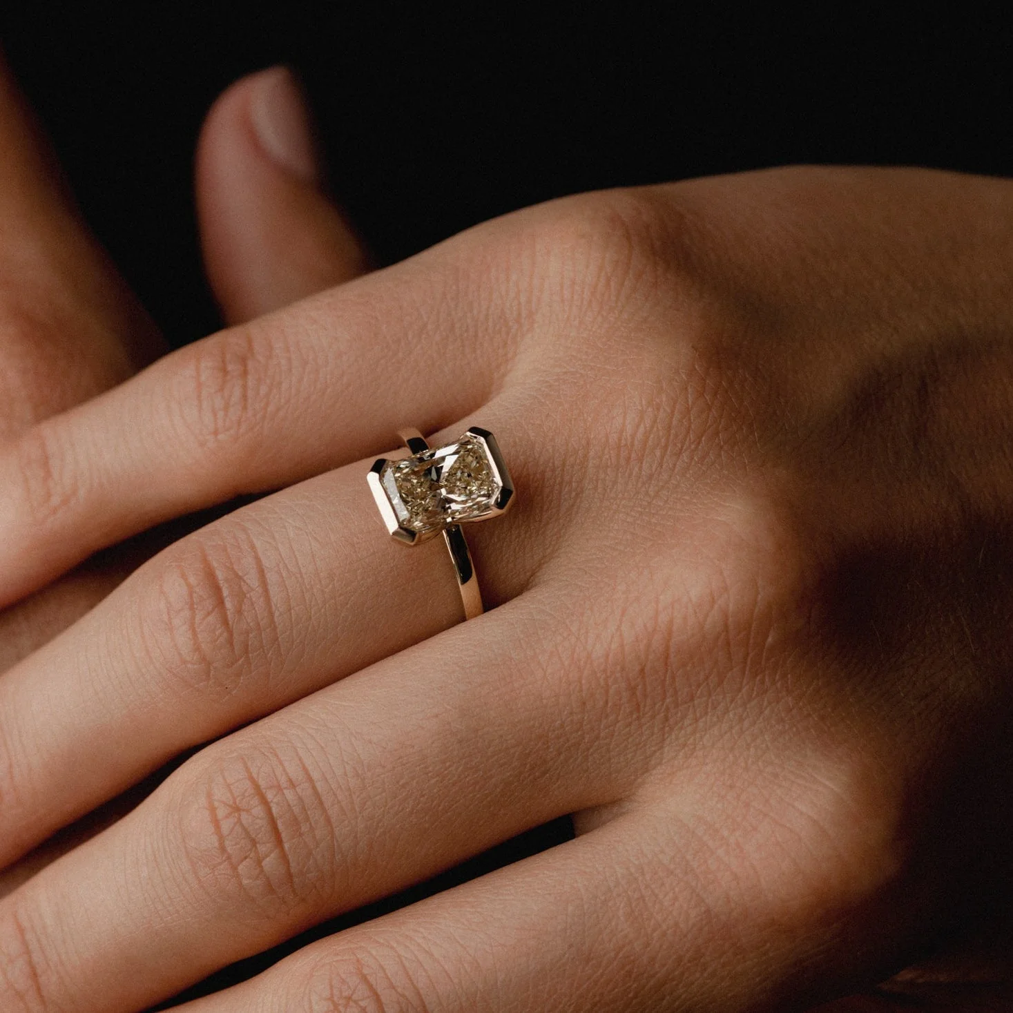 North-South Half Bezel of Emerald/Radiant Cut - Image 4