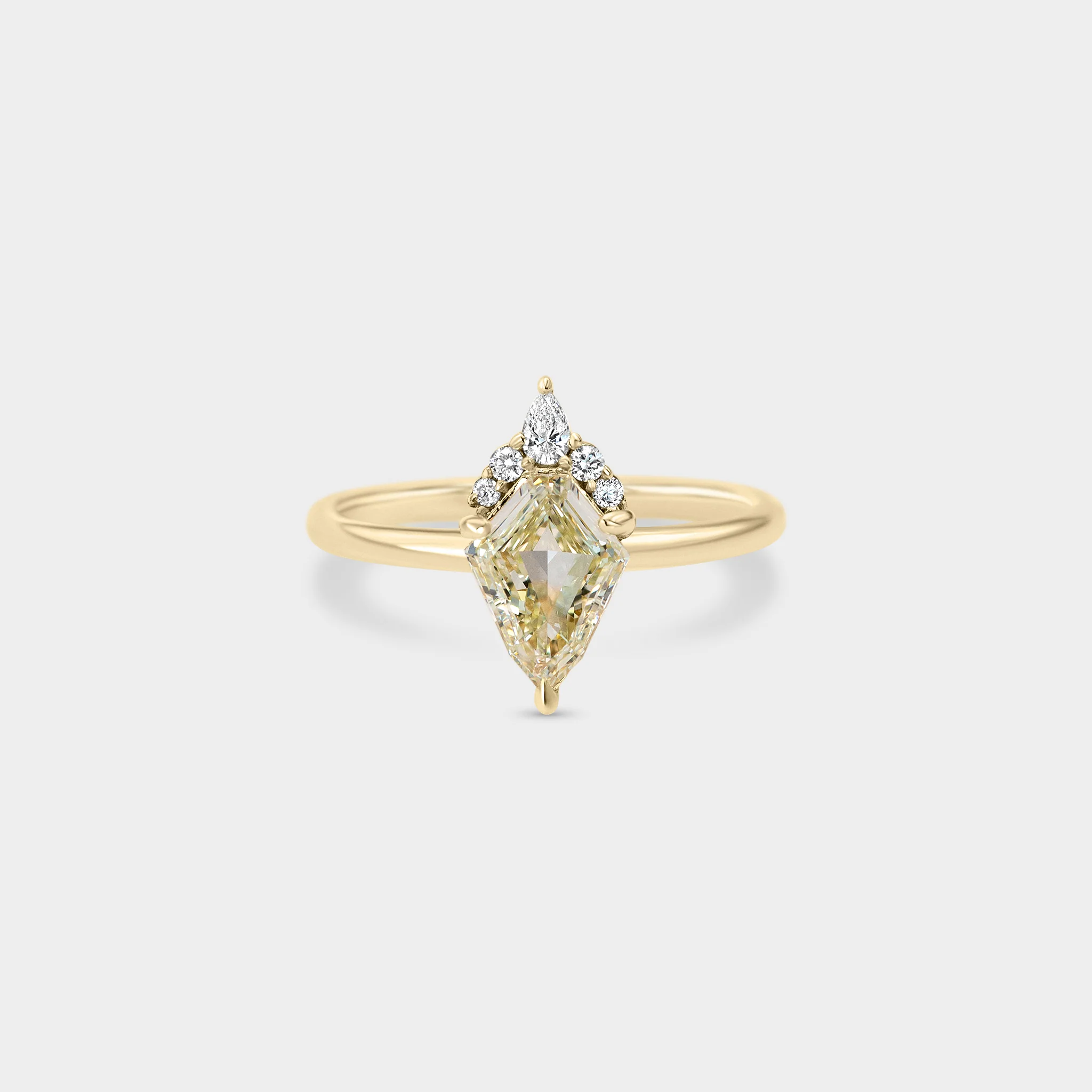 1.07ct Symmetrical Cluster of Warm White Diamond
