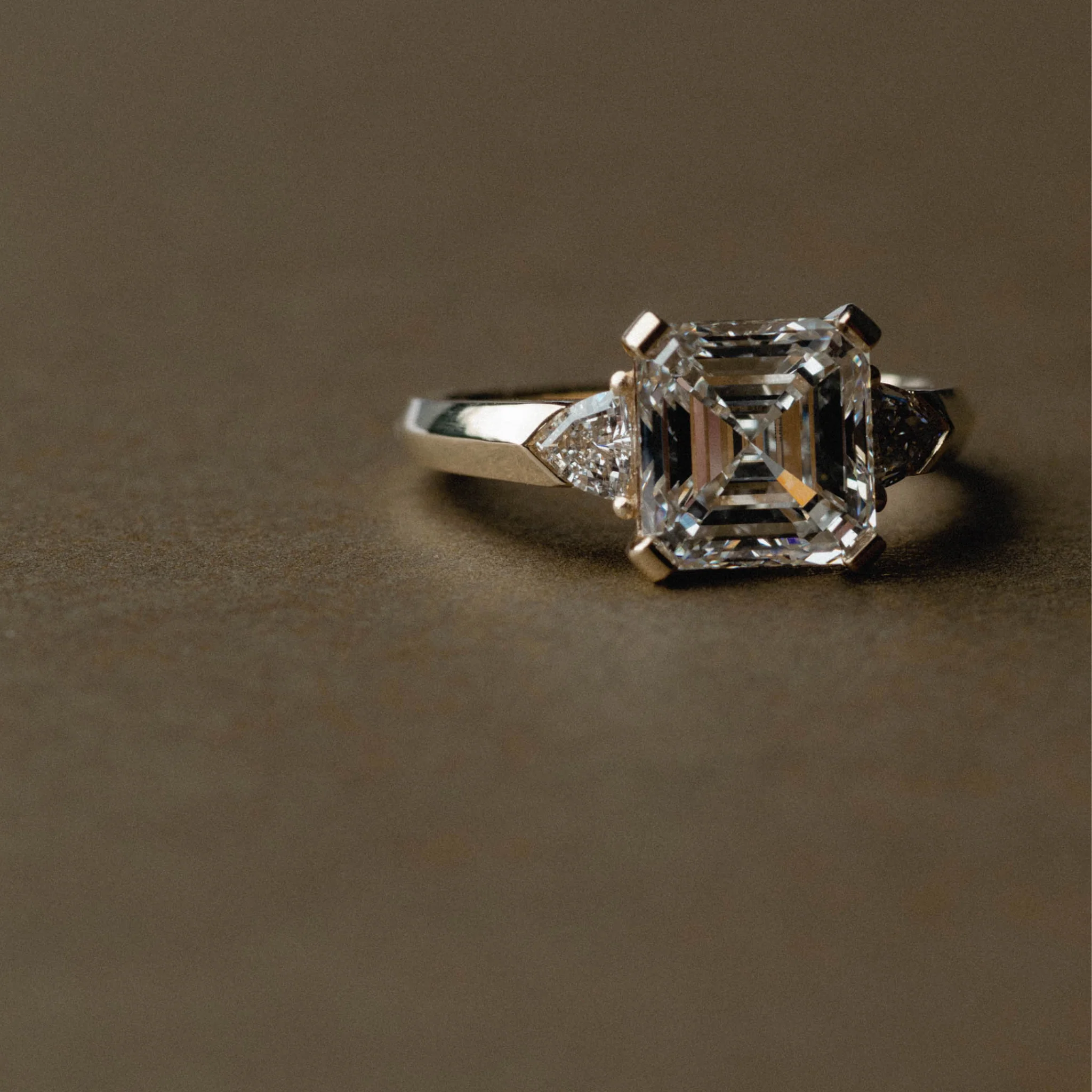 Three Stone of Asscher/Emerald & Trillion - Image 7