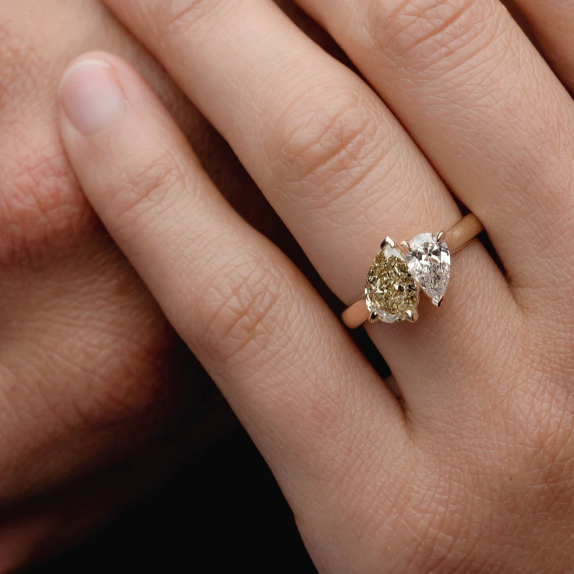 Toi Et Moi | Pear Sapphire & Pear White Lab Diamond - Image 4