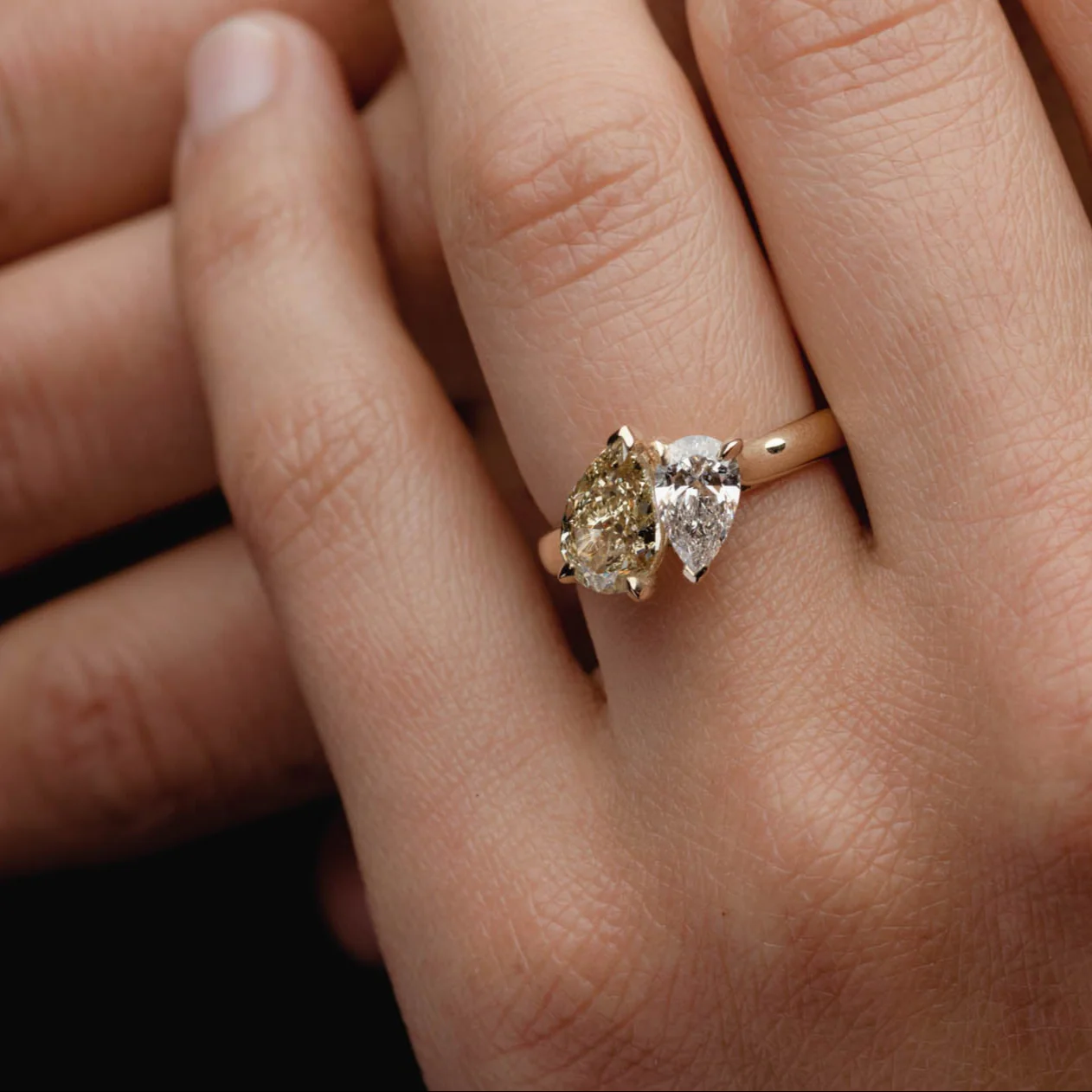 Toi Et Moi | Pear Sapphire & Pear White Lab Diamond - Image 5