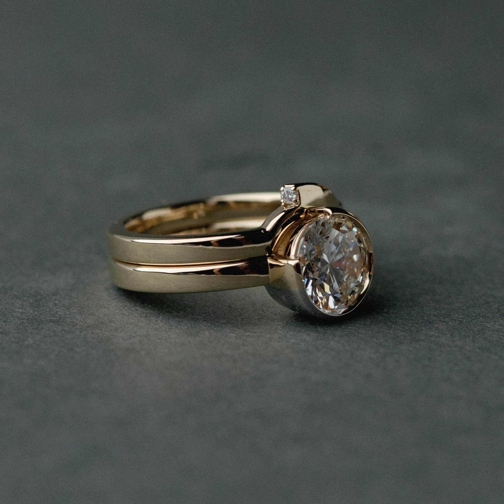 Two Tone Bezel Solitaire of Round Brilliant - Image 7